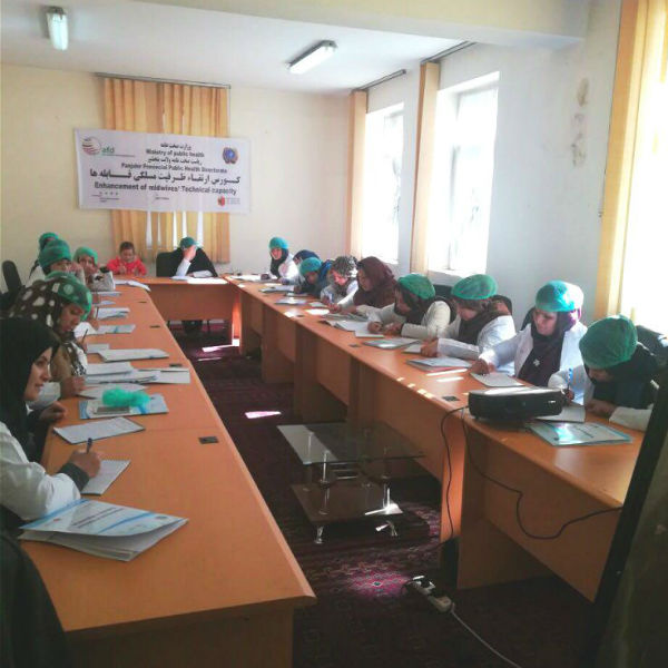 Premier round de formation de sage-  femmes dans le Panjsher